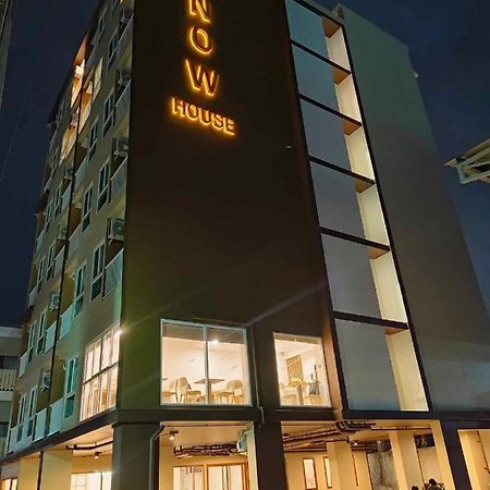 Snow House Buriram Hotel Buitenkant foto