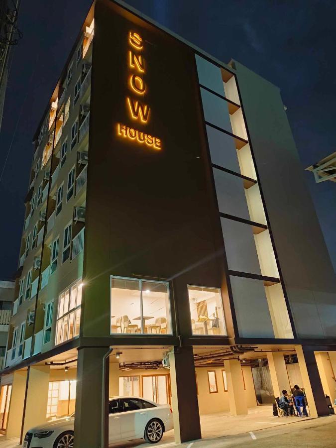 Snow House Buriram Hotel Buitenkant foto