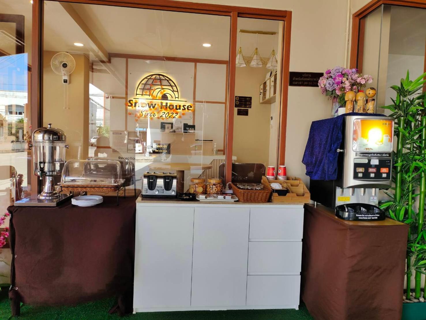 Snow House Buriram Hotel Buitenkant foto