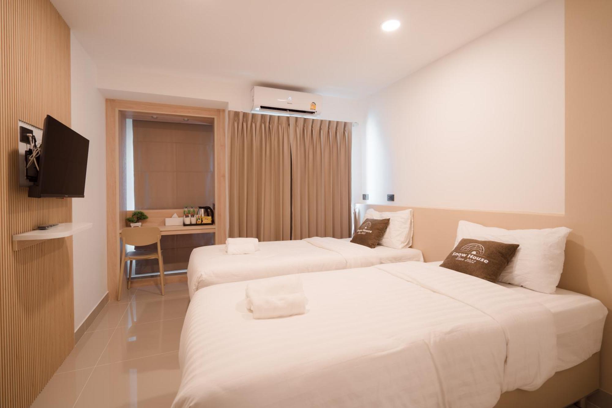 Snow House Buriram Hotel Buitenkant foto